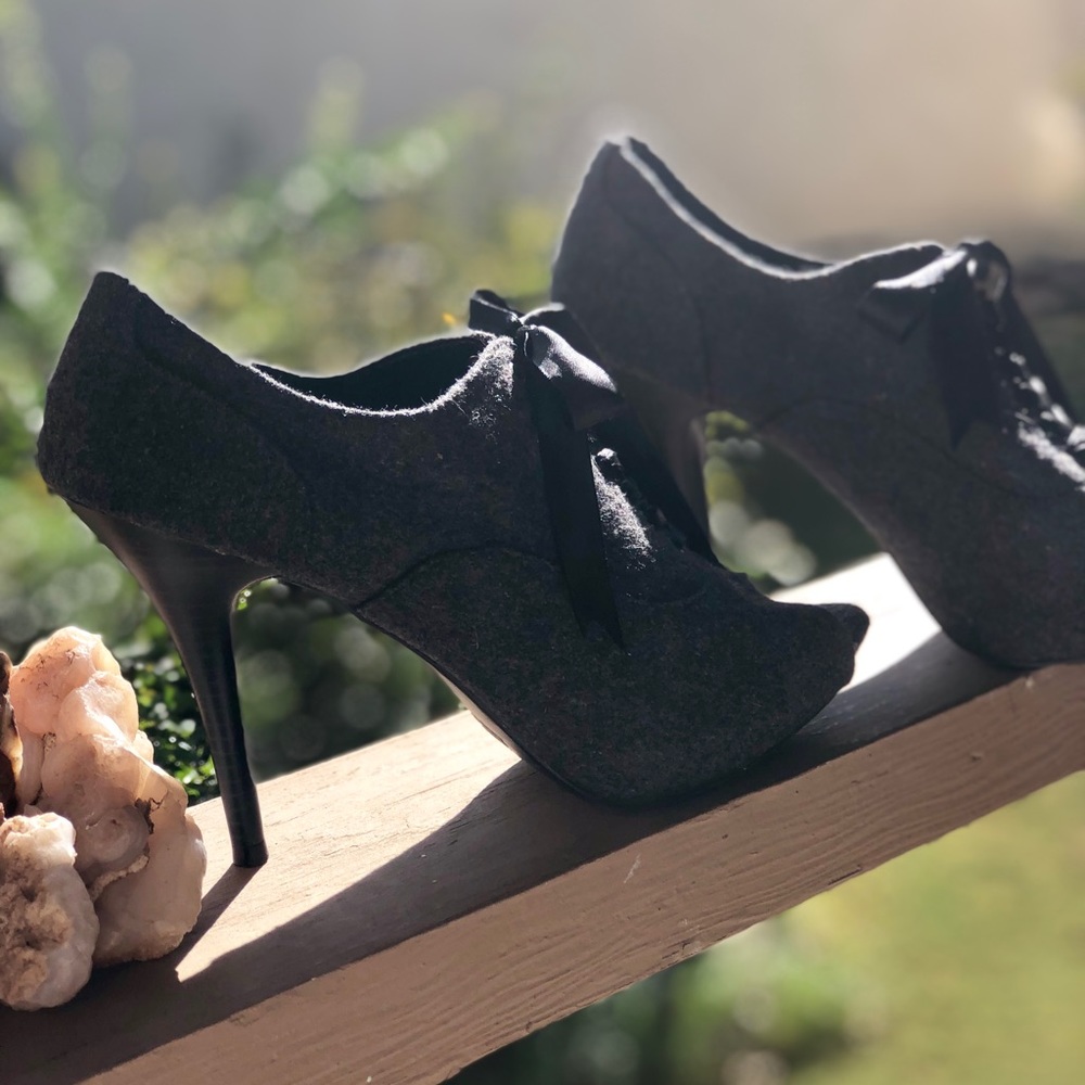 LC Lauren Conrad Heels - Picture 3 of 5